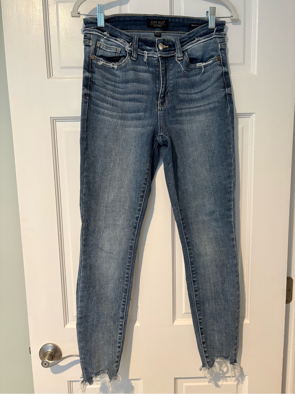 Judy Blue Distressed Ankle Skinny Jeans in Medium Blue